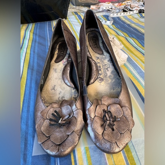 Born Shoes - Born Metallic Brown Floral Flats